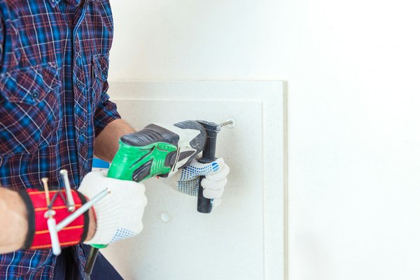 Comparateur de perforateurs : les points à vérifier pour faciliter votre achat